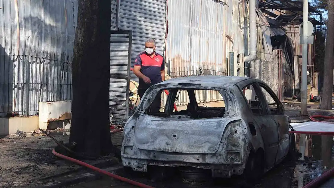 İzmir'de kimya fabrikasında yangın ve patlamalar: 2 yaralı