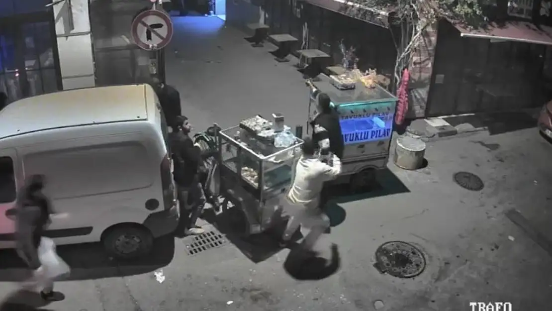 İzmir'de korku dolu anlar: Yol verme tartışmasında ateş açtı