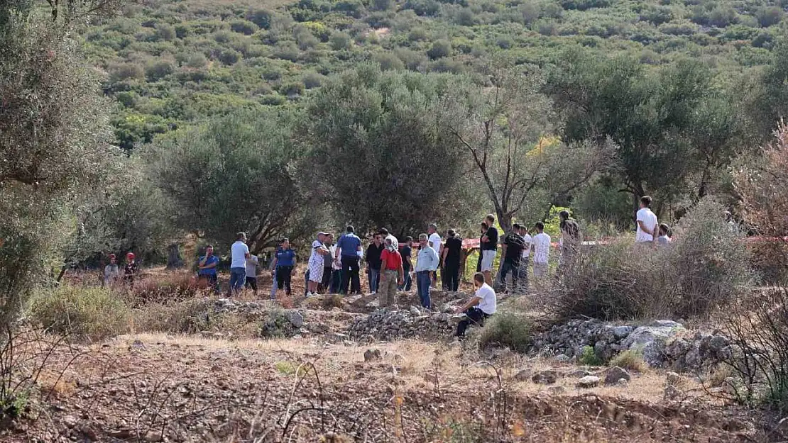 İzmir'de korkunç olay: Bir baba 4 evladından 3'ünü öldürüp, kendini yaraladı. Kendisi ve bir çocuğu yaralı olarak hastaneye kaldırıldı.