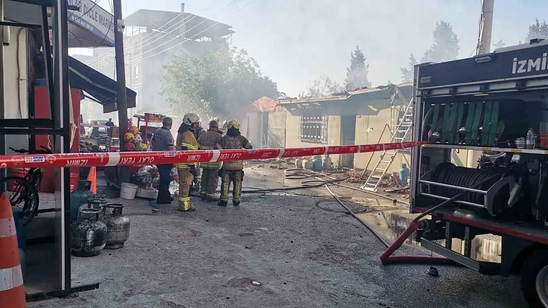 İzmir'de market deposu yandı, faciadan dönüldü