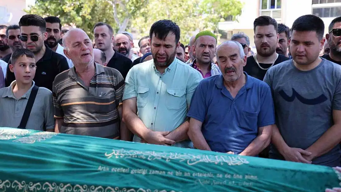 İzmir'de öldürülen gümüşçü esnafı son yolculuğuna uğurlandı