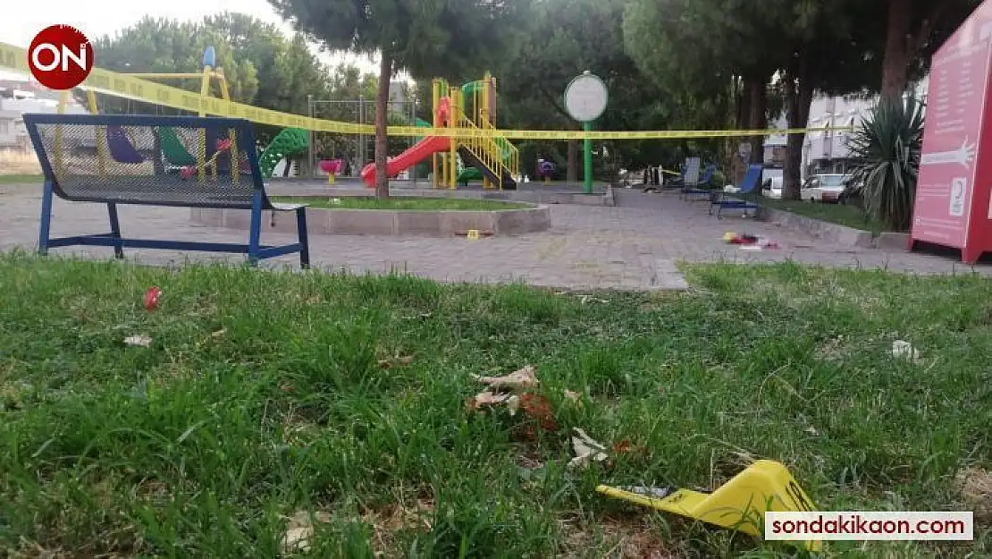 İzmir'de parkı kana buladılar: 1 ölü, 3 yaralı