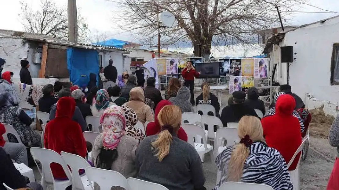 İzmir'de Roman vatandaşlara 'En İyi Narkotik Polisi Anne' eğitimi verildi