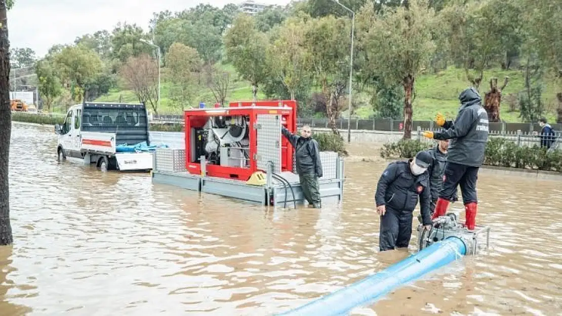 İzmir'de selin ardından ekipler teyakkuzda: Başkan Soyer o noktayı inceledi