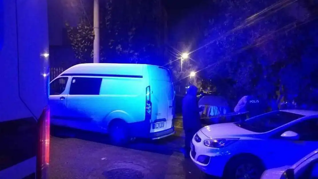 İzmir'de sokak ortasında pompalı tüfekle vurulmuş erkek cesedi bulundu