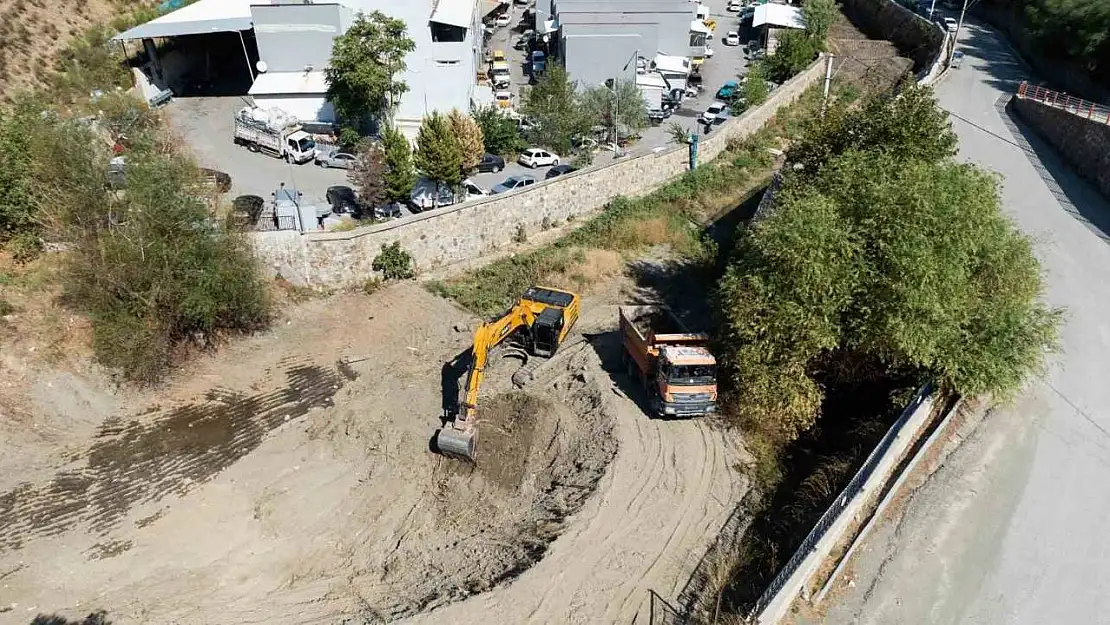 İzmir'de taşkın riskine karşı dereler kışa hazırlandı