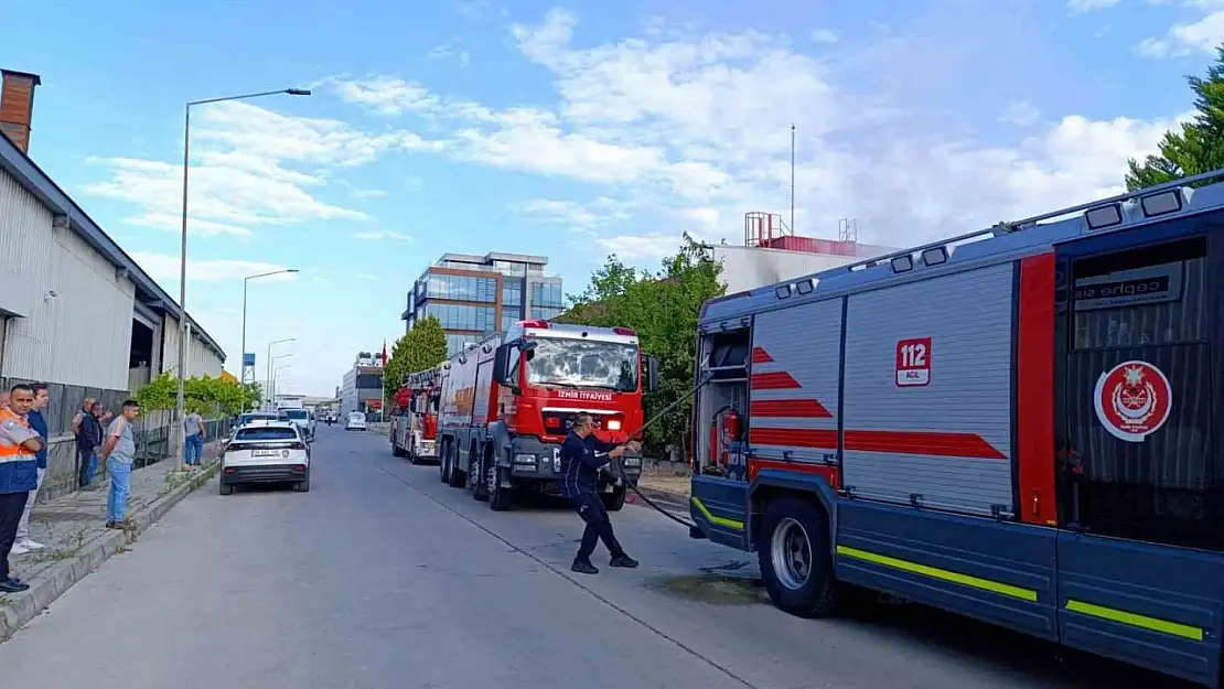 İzmir'de tekstil fabrikasındaki yangın söndürüldü