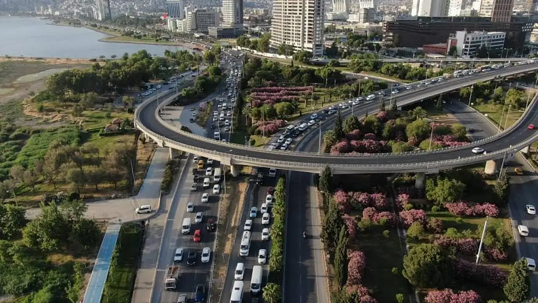 İzmir'de trafiğe kayıtlı araç sayısı 2 milyona dayandı