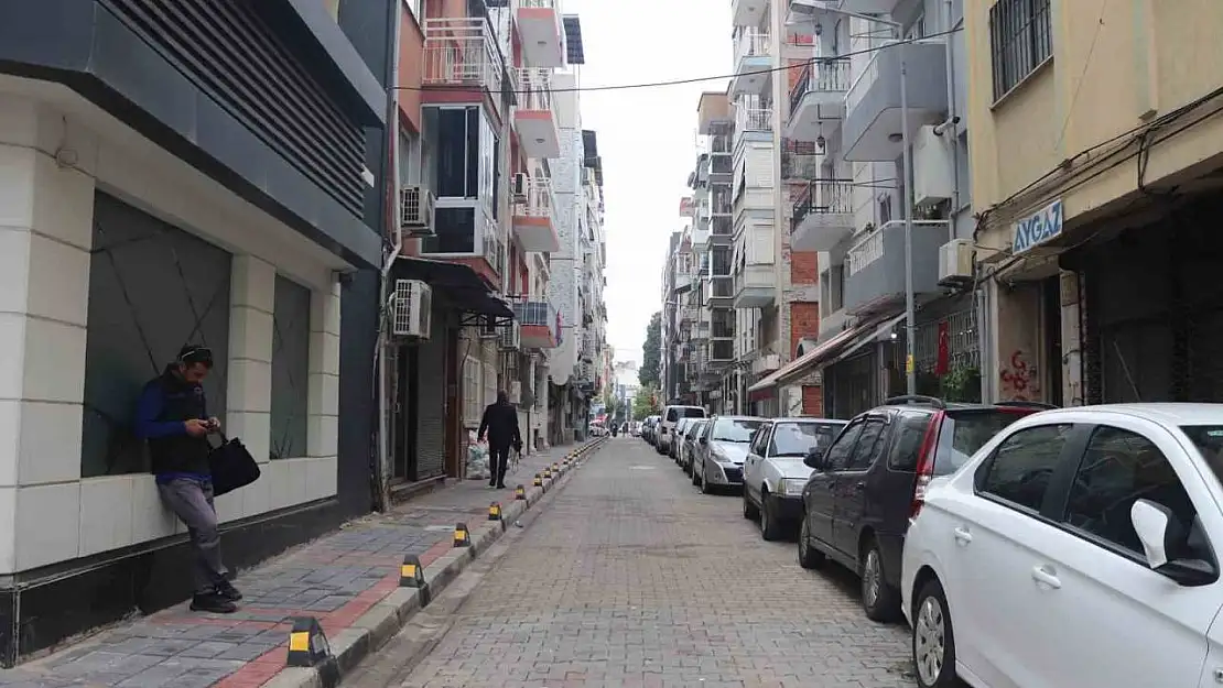 İzmir'de zehirlenmenin olduğu sokakta endişe sürüyor, bazı aileler evlerine yerleşmedi