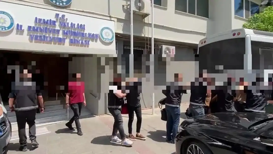 İzmir'deki gece kulübüne uyuşturucu baskınında polisler de dahil 21 kişi tutukladı