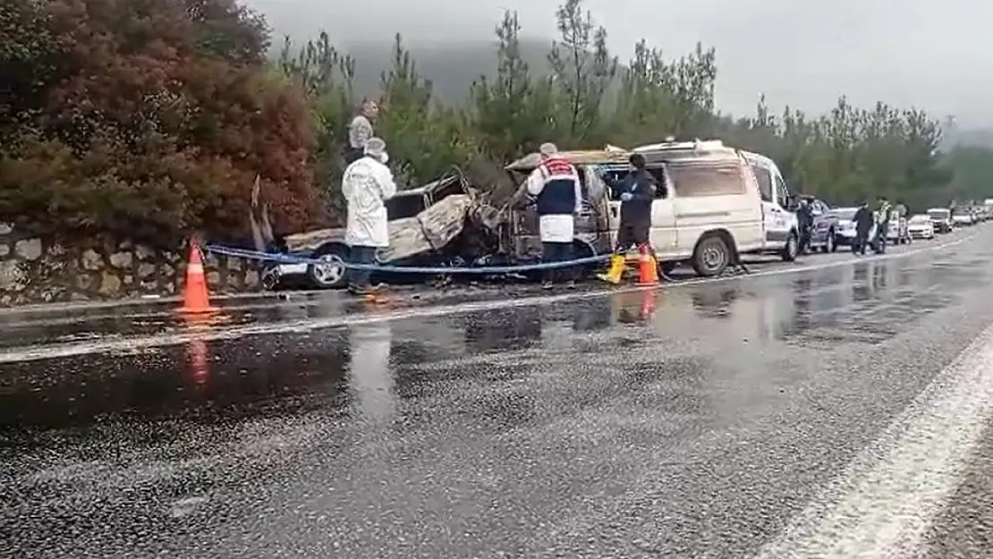 İzmir'deki kazada can pazarı: 1 kişi yanarak öldü, 3 kişi yaralandı