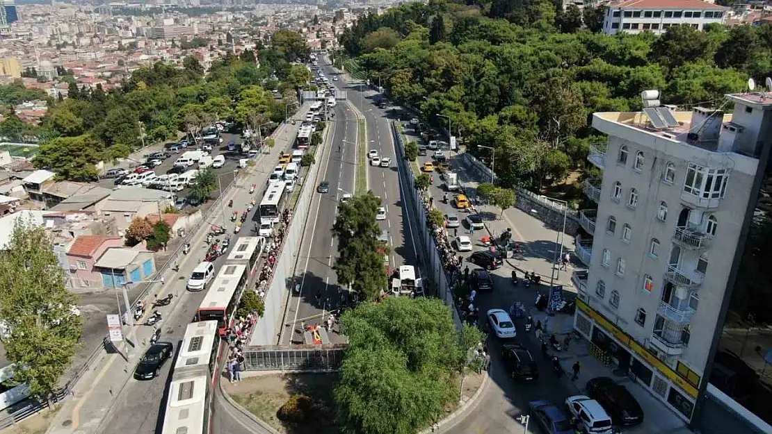 İzmir'deki kazada can pazarı: 3 ölü, 2 yaralı