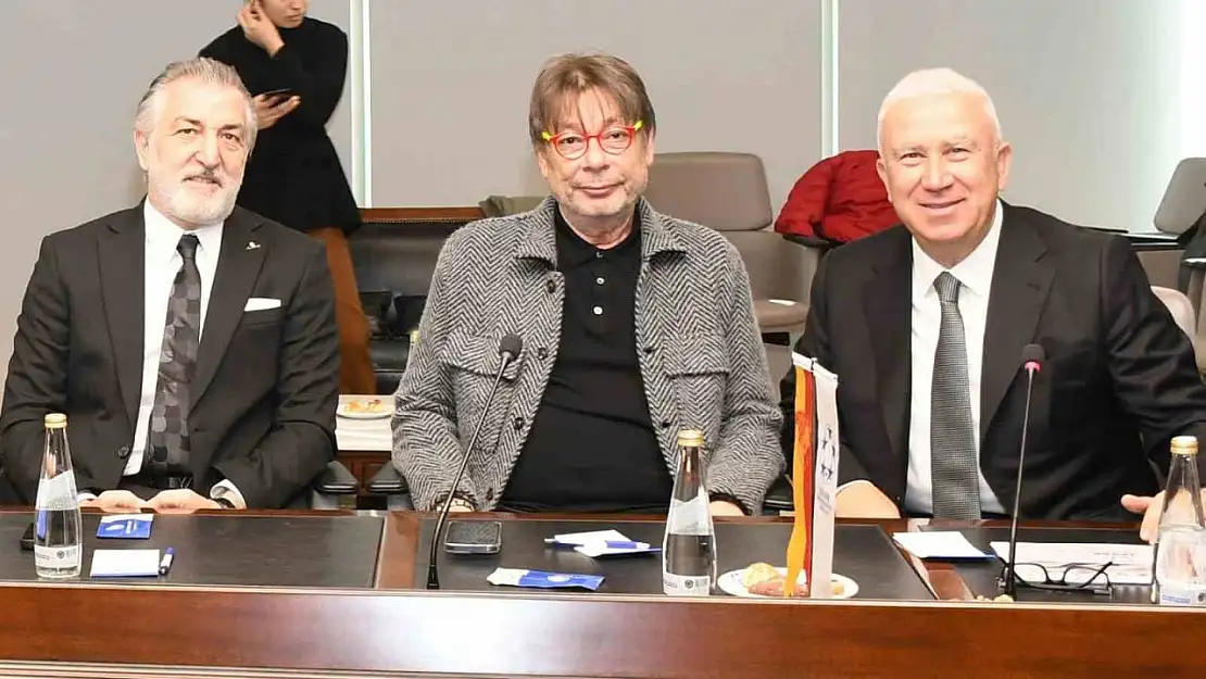 İzmir'in, tarihinde ilk kez 10 profesyonel futbol takımı liglerde