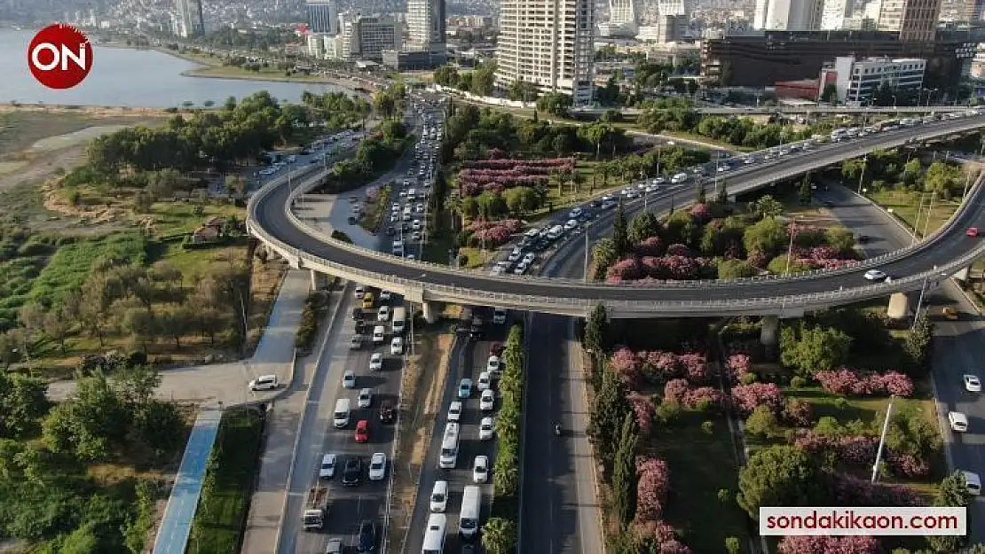 İzmir'in trafiği yine gündemde: Sabah akşam bitmeyen çile