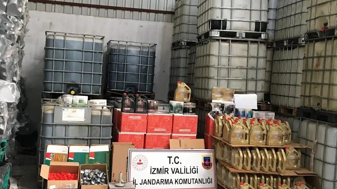 İzmir jandarmasından baskın: Çok sayıda kaçak motor yağı ele geçirildi