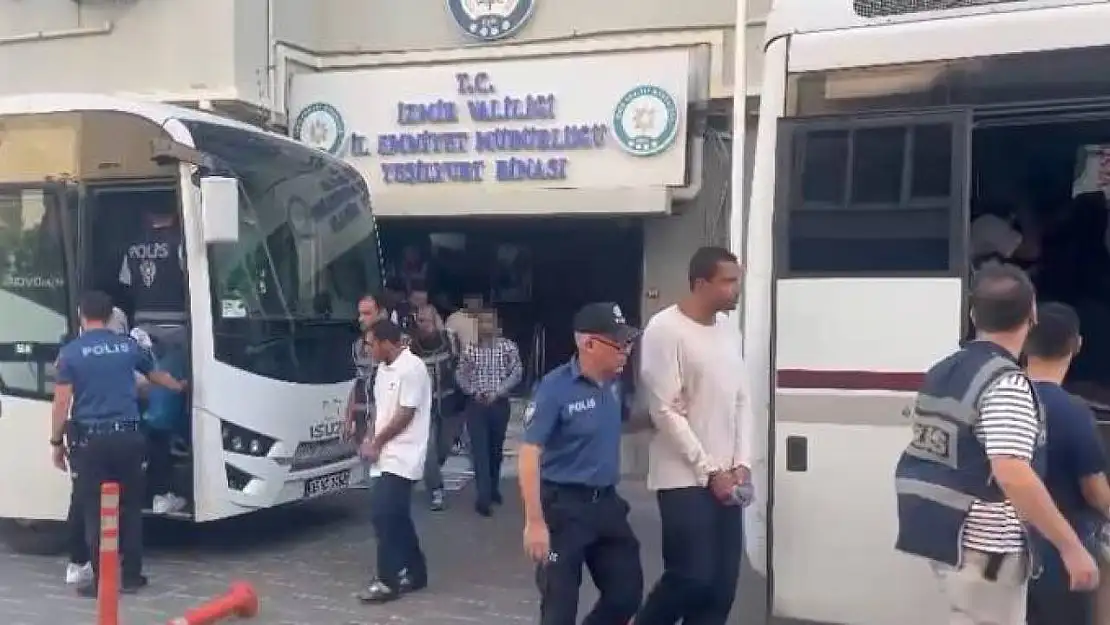 İzmir merkezli 'Paket Operasyonu'nda 32 tutuklama