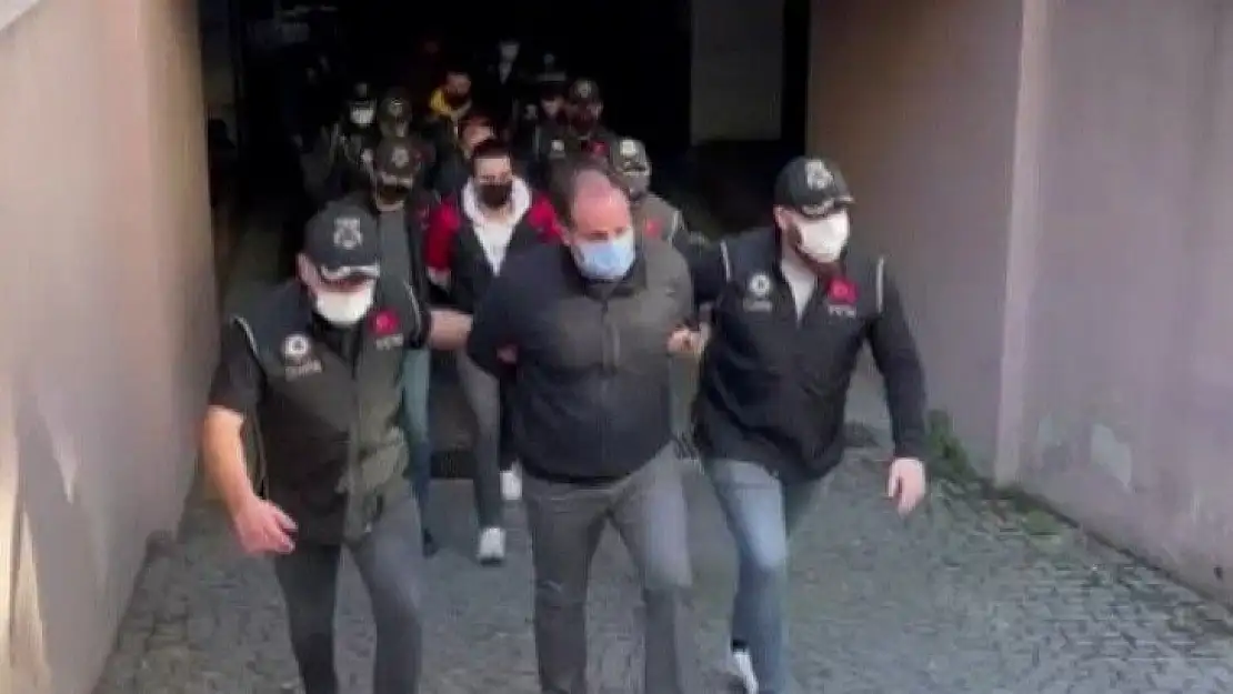 İzmir merkezli FETÖ operasyonunda 82 tutuklama