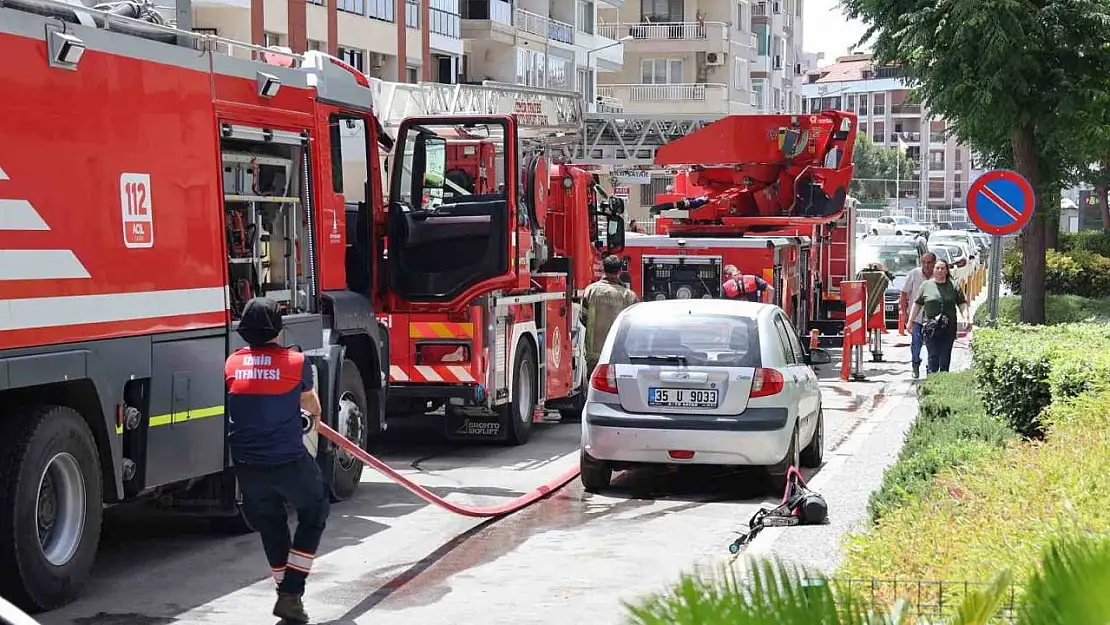 İzmir Park AVM'de korkutan yangın, AVM boşaltıldı