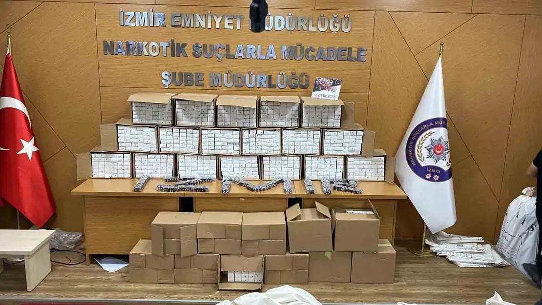 İzmir polisi uyuşturucu tacirlerine geçit vermedi: 2 tutuklama