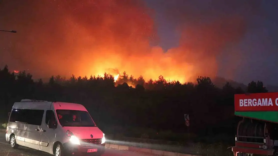 İzmir Selçuk'taki yangın havadan görüntülendi