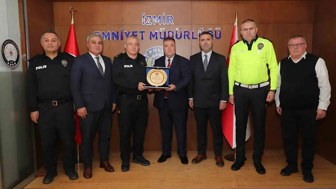 İzmir Şoförler Odasından Emniyet Müdürü Celal Sel'e teşekkür ziyareti