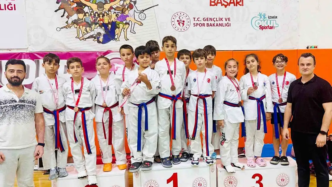 İzmir taekwondo müsabakalarında Aliağa'da 20 madalya sevinci