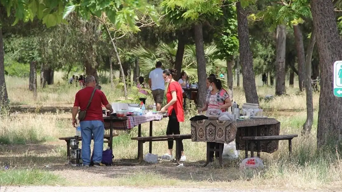 İzmir Valiliğinden ormanlık alanlara giriş yasağı