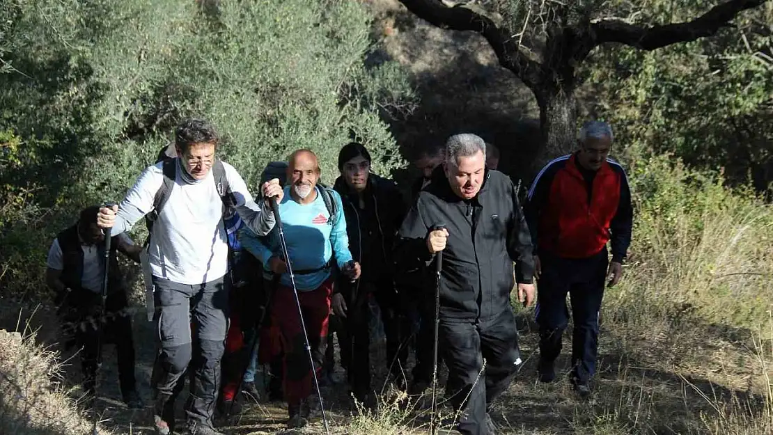 İzmir Valisi Elban Efeler Yolu'nda yürüdü