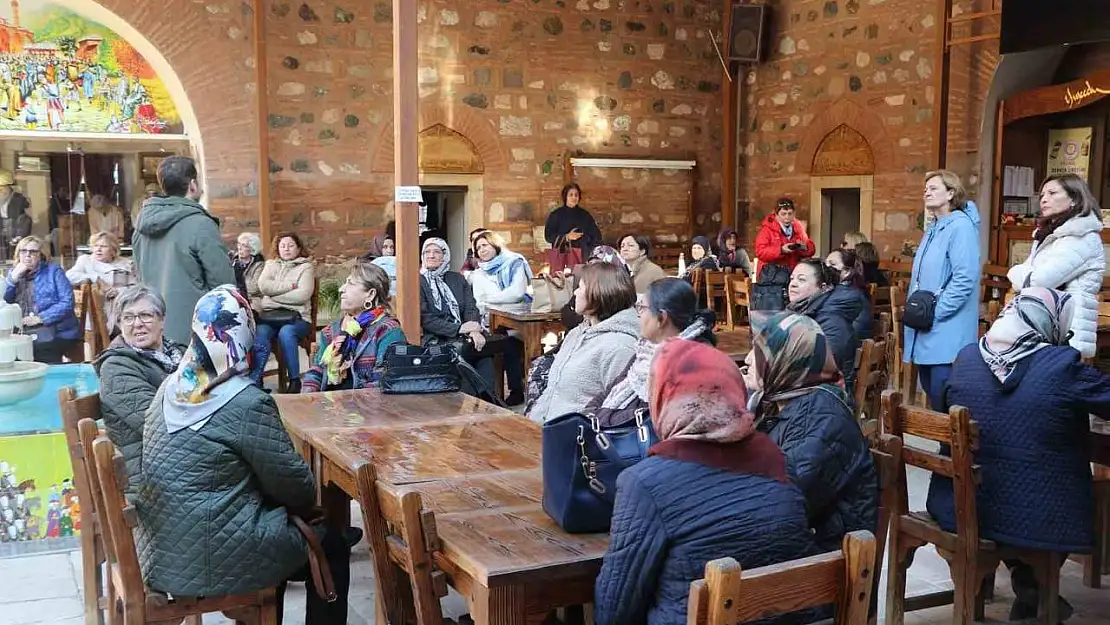 İzmirli kadınlar Manisa'yı gezdi