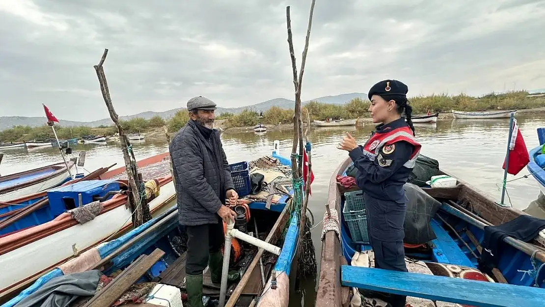 Jandarma Bafa Gölü'nde denetimlere devam ediyor