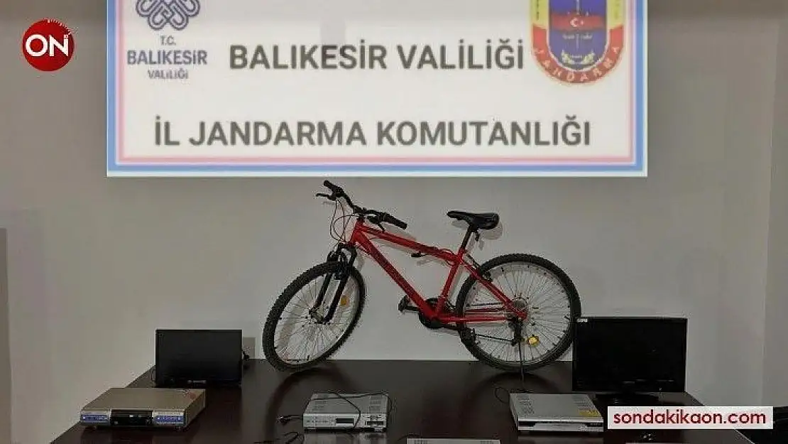 Jandarma'da balkonda saklanan hırsızlara suçüstü
