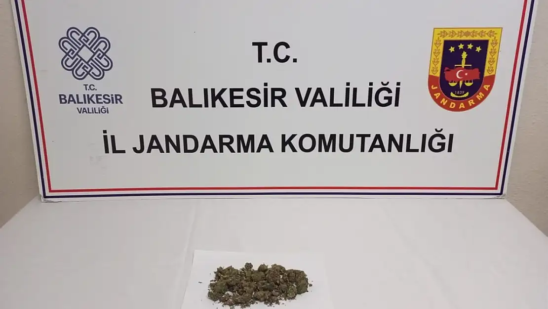 Jandarma'dan 4 ilçede uyuşturucu tacirlerine operasyon