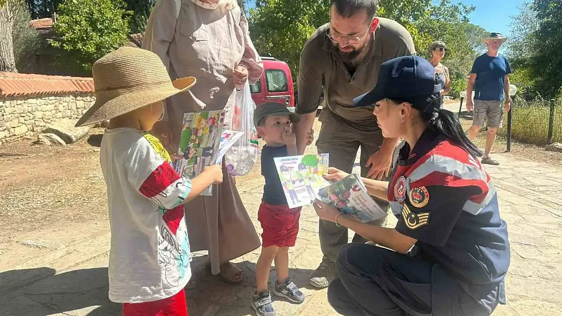 Jandarma ekipleri antik kent ziyaretçilerini bilgilendirdi