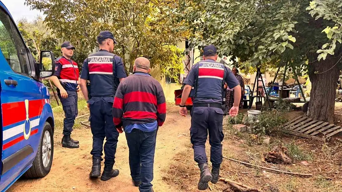 Jandarma kayıp şahsı bularak ailesine teslim etti