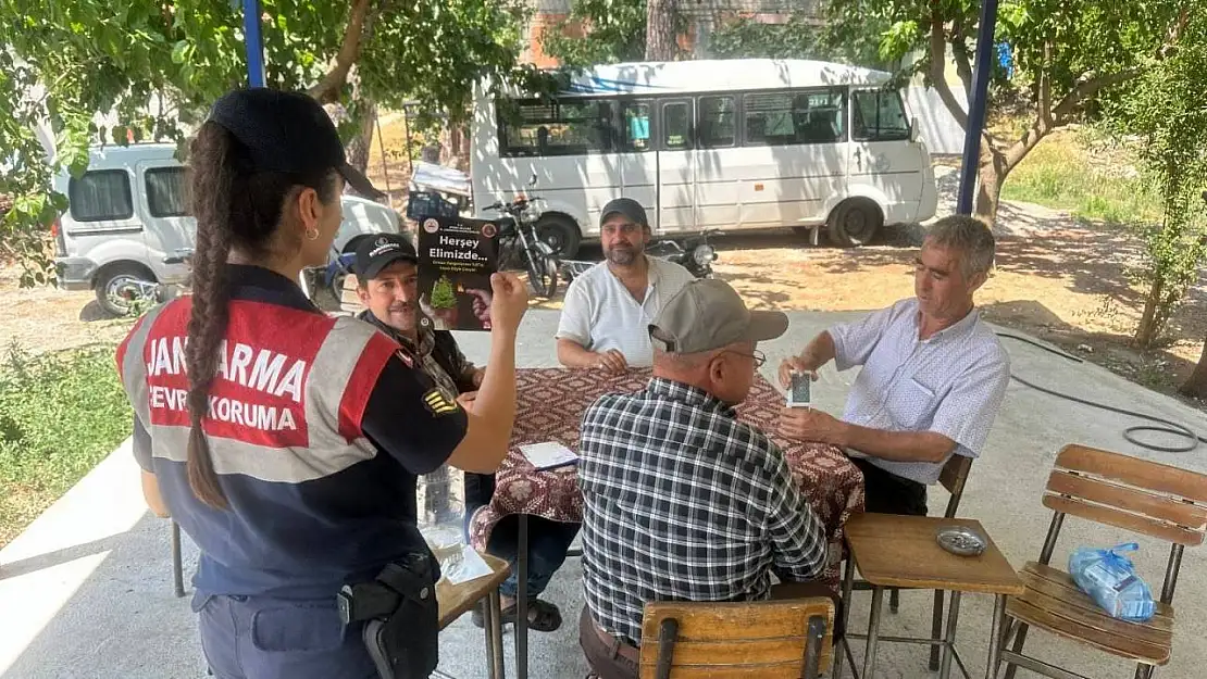 Jandarma yangınlara dikkat çekti, vatandaşları bilgilendirdi