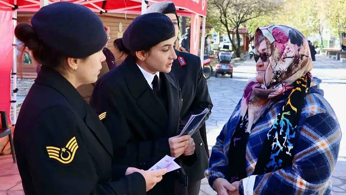 Jandarmadan 'Kadına yönelik şiddete kaşı mücadele' standı