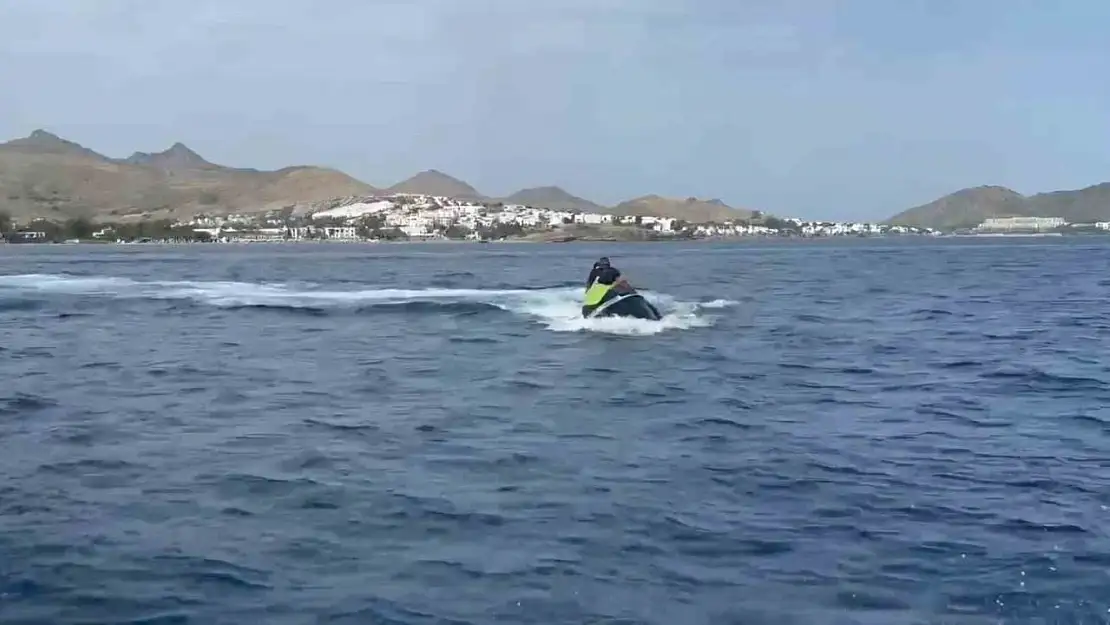 Jet ski ile kaçmaya çalıştılar