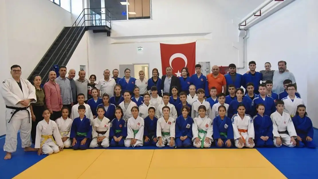 Judo Federasyonu Başkanı Huysuz, Yunusemre'de judocularla buluştu