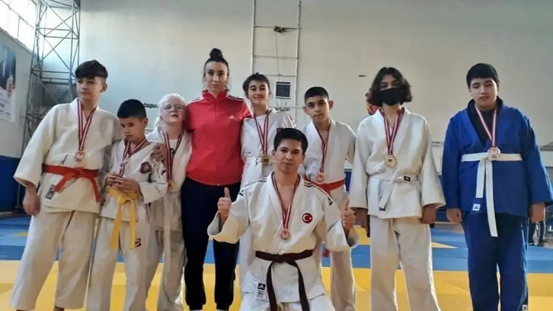 Judoda 8 altın madalya Denizli'nin