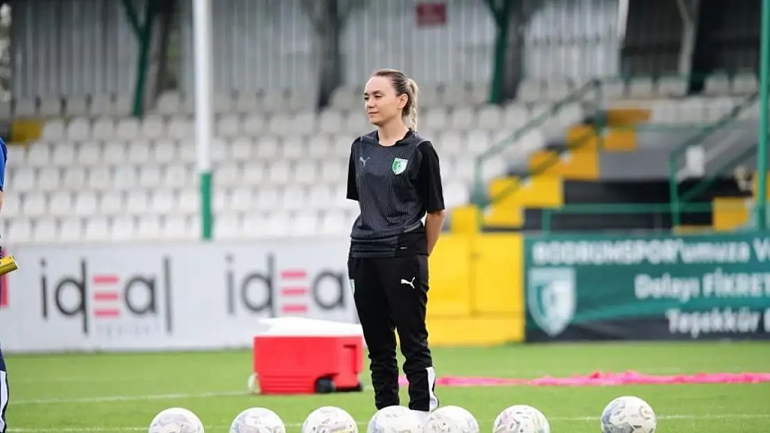 Kadın antrenör, futbola başladığı takımın başına geçti