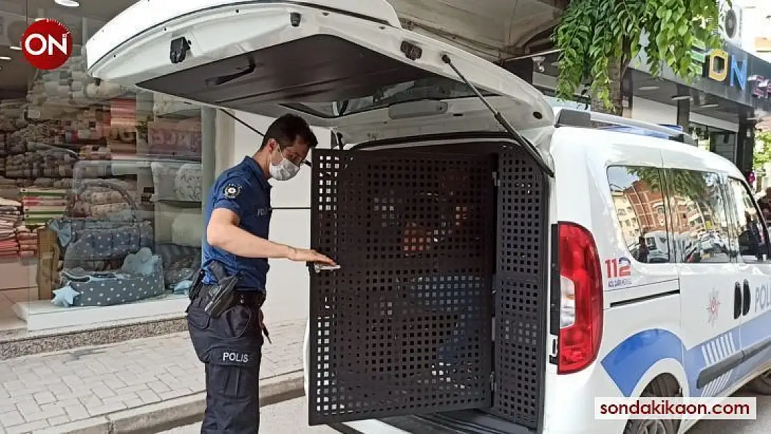 Kadın esnaf hırsızlık zanlısını yakaladı