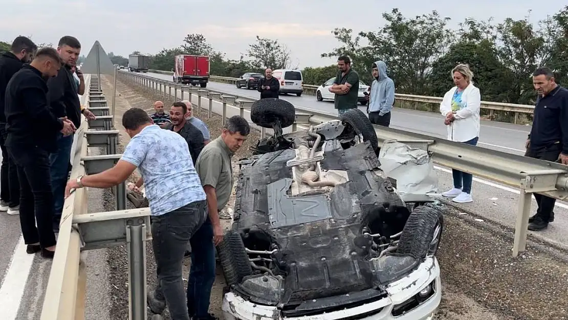 Kadın sürücü metrelerce savrulan araçtan yaralı kurtuldu