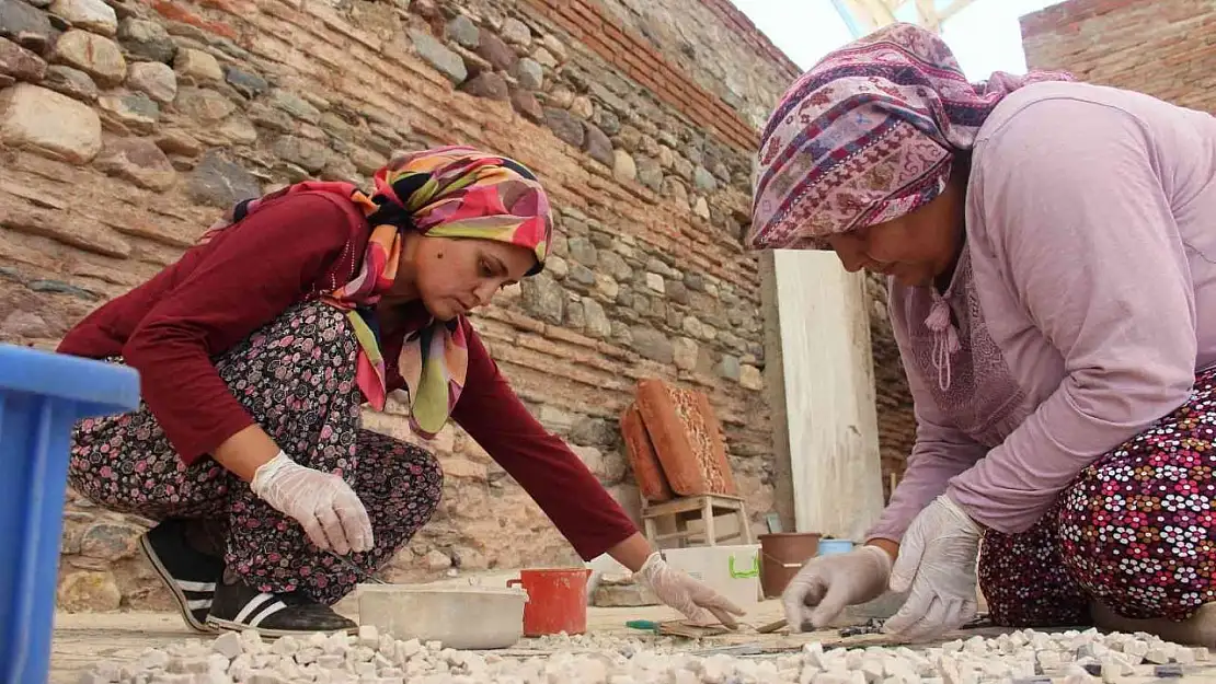 Kadınlardan  bin 700 yıllık Sardes antik kentine ince dokunuş