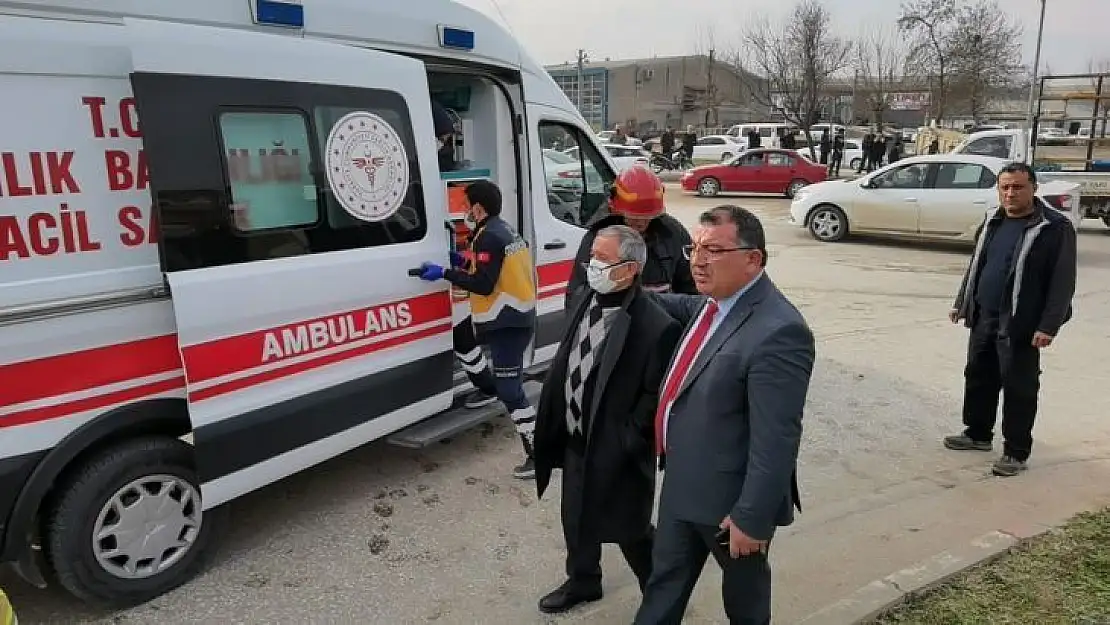 Kahreden tesadüf: Şans eseri kaza yerinden geçerken, oğlunun yaralandığını gördü