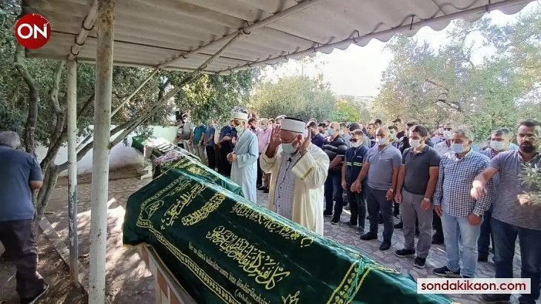 Kamyonun çarptığı araçta yanarak ölen 4 kişi toprağa verildi