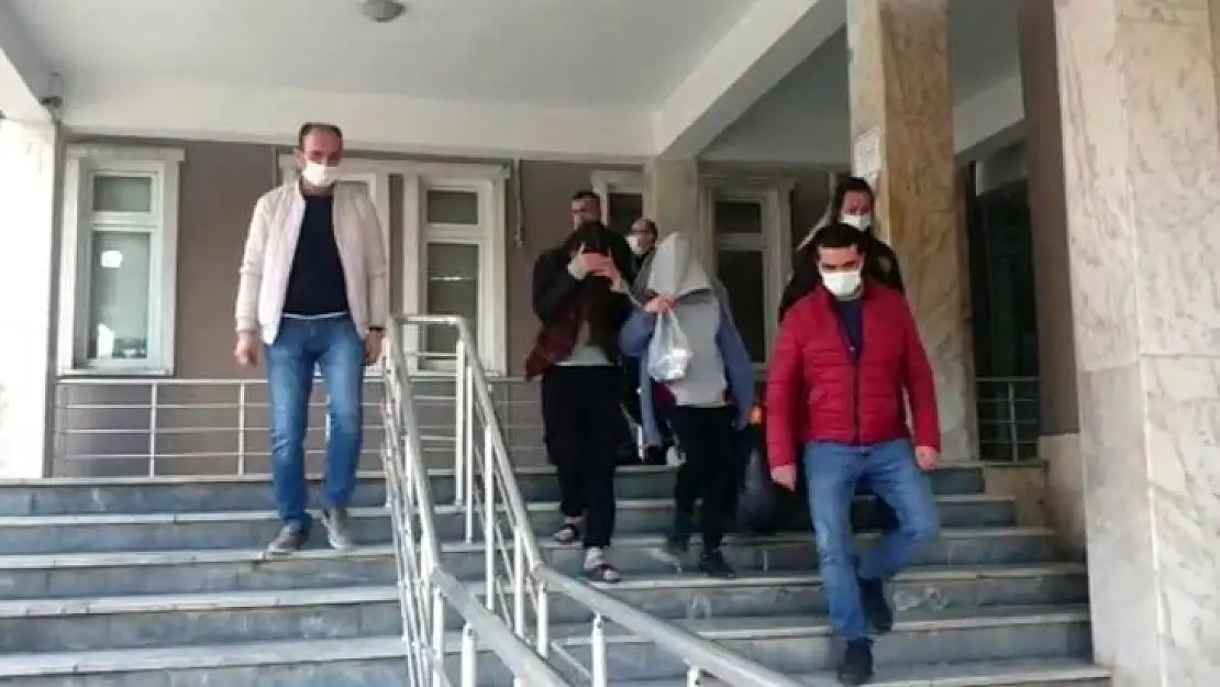 Kapıyı plastik aparatla açıp, hırsızlık yapan 2 kişi tutuklandı