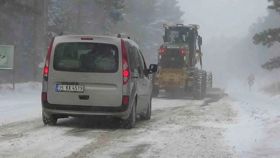 Kar yağışı nedeniyle Kazdağları'nda ulaşım güçlükle sağlanıyor