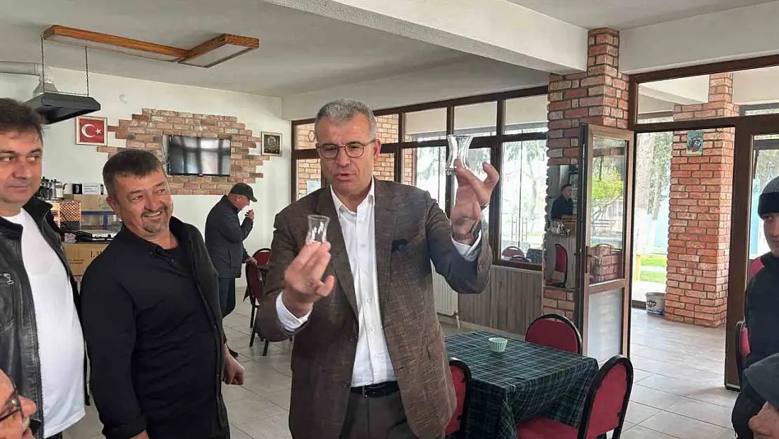Karabiga'da çaya zam yok, bardaklar büyüdü