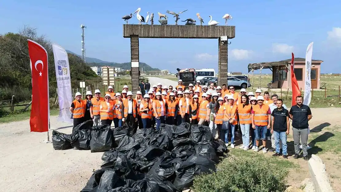 Karacabey'in Yeniköy sahillerinde gönüllü temizlik hareketi