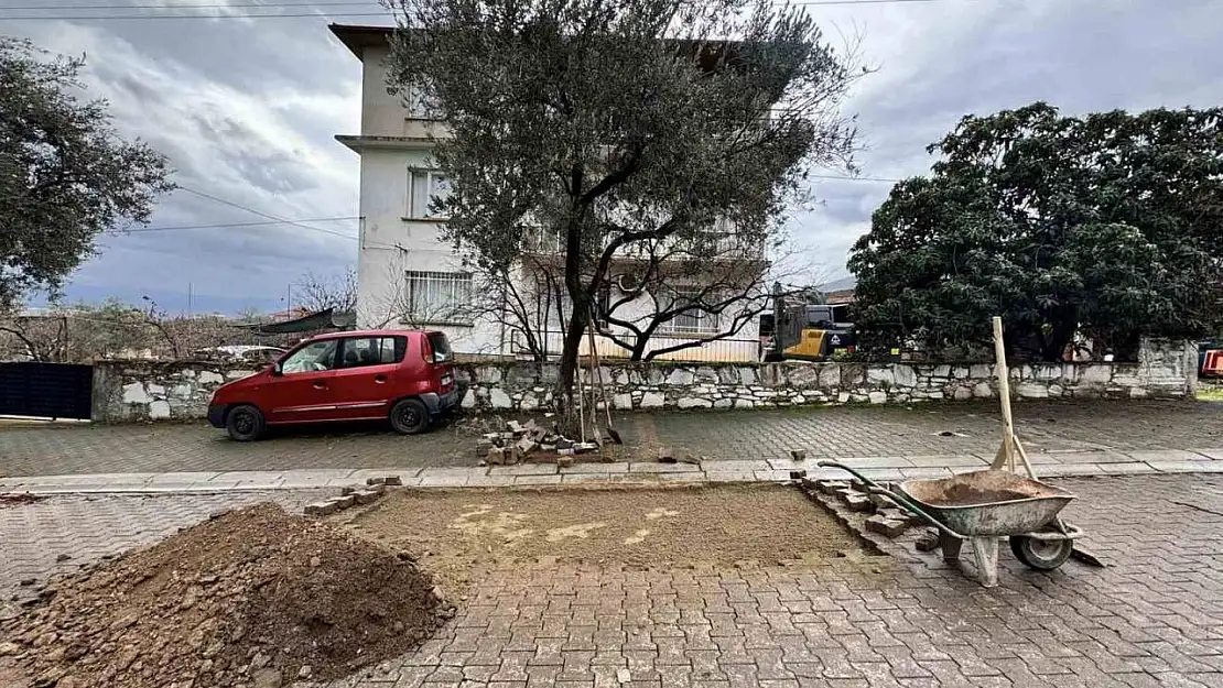 Karacasu'da yol bakım çalışmaları sürüyor